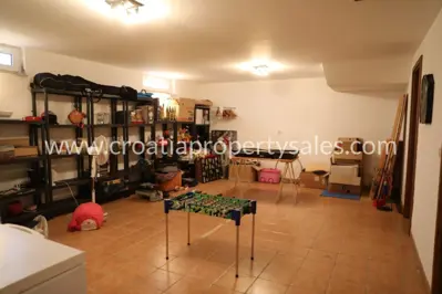 Kuća 312 m², Split - mirno mjesto u prirodi - 15