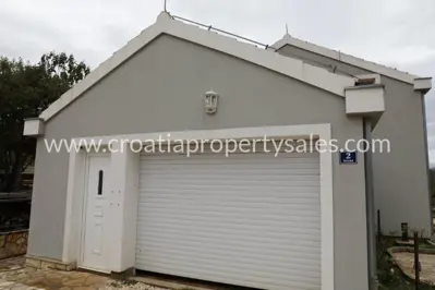Kuća 312 m², Split - mirno mjesto u prirodi - 18