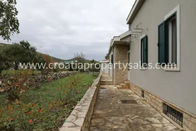 Kuća 312 m², Split - mirno mjesto u prirodi - 14