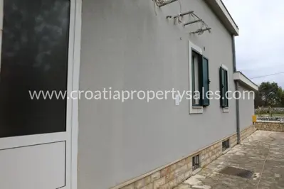 Kuća 312 m², Split - mirno mjesto u prirodi - 13