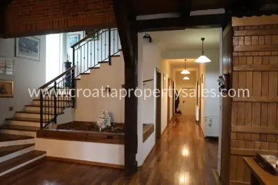 Kuća 312 m², Split - mirno mjesto u prirodi - 2