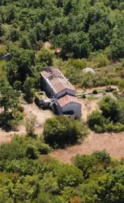 Istria, Vodnjan, Semi-detached old house on mixed-use land with potential - 2