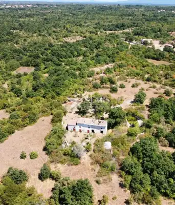 Istria, Vodnjan, Semi-detached old house on mixed-use land with potential - 9