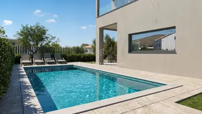 Dvojna kuća 130 m², Malinska - bazen i okućnica - 2