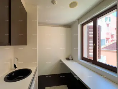 Stanovi spojeni, Rovinj, uredski prostor i dva ulaza - 12