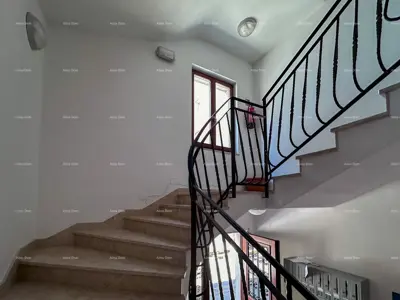 Stanovi spojeni, Rovinj, uredski prostor i dva ulaza - 3