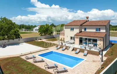 Villa 278 m², Barban - Pool und Nebengebäude