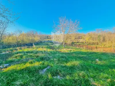 Building plot 1,680 m², Grožnjan - quiet location - 2