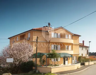 Villa in Medulin, Meerblick und etabliertes Tourismusgeschäft