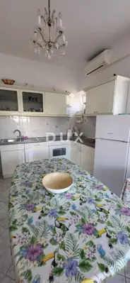 Haus 350 m², Nin - 4 Wohneinheiten und 100 m von dem Strand - 6
