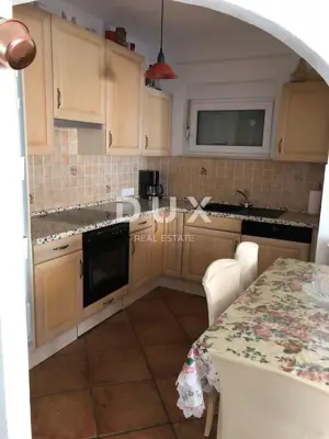 Haus 350 m², Nin - 4 Wohneinheiten und 100 m von dem Strand - 4