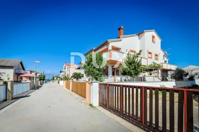 Haus 350 m², Nin - 4 Wohneinheiten und 100 m von dem Strand - 2