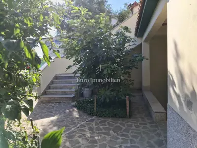 House 330 m², Valmade, Pula - mixed-use residential-commercial - 15