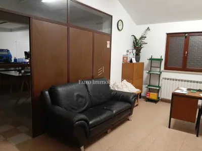 House 330 m², Valmade, Pula - mixed-use residential-commercial - 7