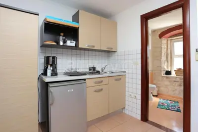 Trogir, Čiovo, kamena kuća s 3 apartmana, prodaja - 9