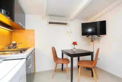 Trogir, Čiovo, kamena kuća s 3 apartmana, prodaja - 14