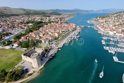 Trogir, Čiovo, kamena kuća s 3 apartmana, prodaja - 16