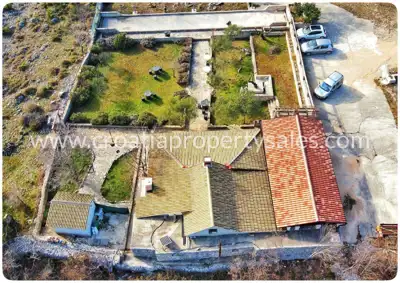 Kuća, Brač, 130 m², 398 000 € - 4