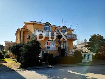House 247 m², Pakoštane - three apartments and summer kitchen