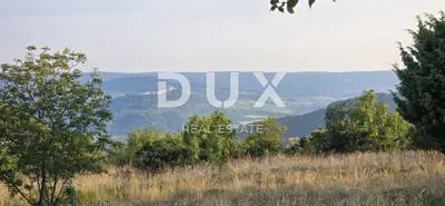 Zemljište 6.758 m², Oprtalj - panoramski pogled i privatnost - 6