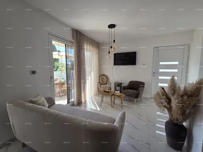 House 94 m², Marčana - pool and yard