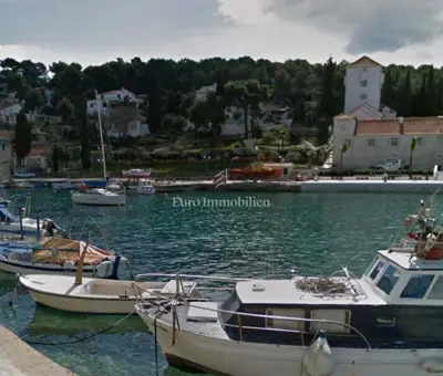 Building plot 2,624 m², Maslinica - by the road and close to the sea
