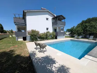Apartmanska kuća 500 m², Ližnjan - mirna lokacija