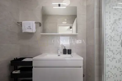 Vila 260 m², Šmrika - bazen i panoramski pogled na more - 11