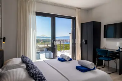 Vila 260 m², Šmrika - bazen i panoramski pogled na more - 9