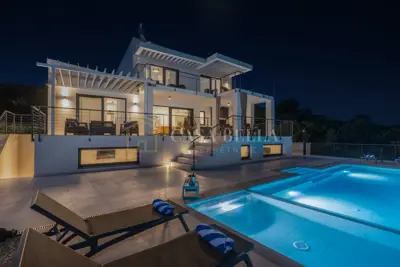 Vila 260 m², Šmrika - bazen i panoramski pogled na more - 2