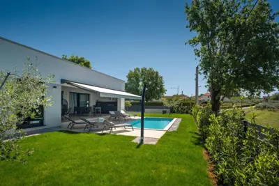 Villa 204 m², Poreč - quiet location near the city - 2