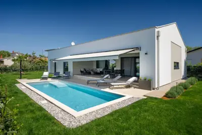 Villa 204 m², Poreč - ruhige Lage nahe der Stadt