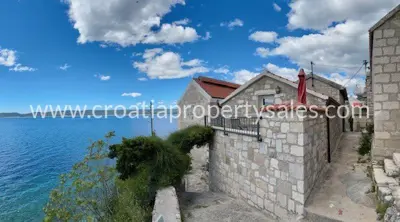 Steinhaus 93 m², Omiš - erste Reihe zum Meer