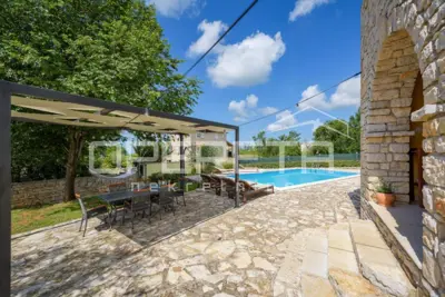 ISTRA, SVETI LOVREČ - Stone house with pool - 15