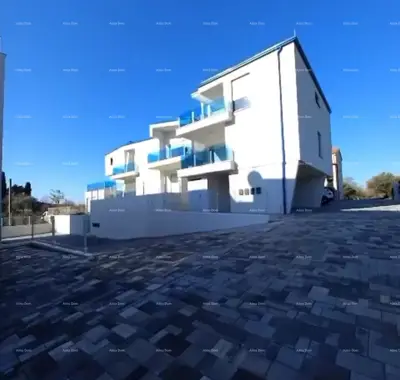 Stan 72 m², Lovrečica - vrt i parkirno mjesto