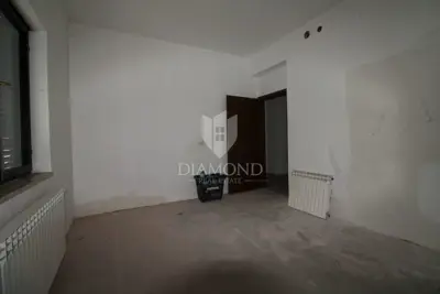 Apartment 140 m², Pehlin, Rijeka - 3 rooms with terrace and garden area - 5