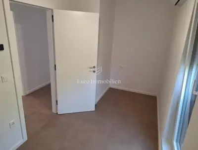 Apartment 92 m², Mandre - terrace and two parking spaces - 12