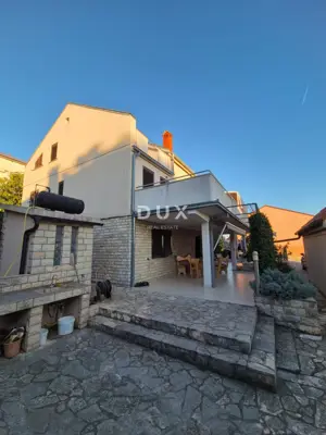 Haus 258 m², Sveti Filip i Jakov - ruhiger Teil