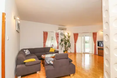 House for sale in Veli vrh, 160 m² - 16