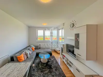 Stan 61 m², Umag blizu centra - namješten i balkon - 5