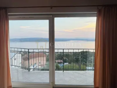 Crikvenica - kuća 375 m² sa garažom, dvorištem i pogledom na more