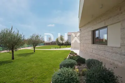 House 350 m², Smoković - furnished, pool and winter garden - 7