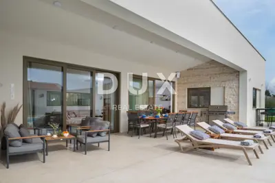 House 350 m², Smoković - furnished, pool and winter garden - 9