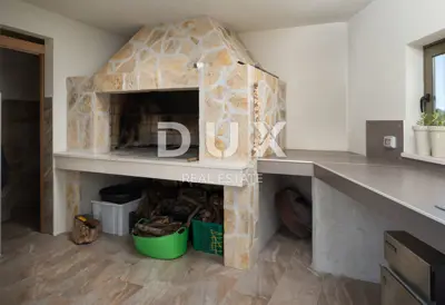 House 350 m², Smoković - furnished, pool and winter garden - 10