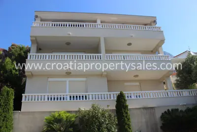 Apartment 58 m², Omiš - balcony 14 m² and parking space