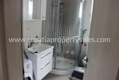 Wohnung 58 m², Omiš - Balkon 14 m² und Parkplatz - 10