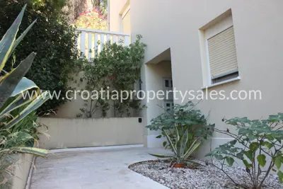 Wohnung 58 m², Omiš - Balkon 14 m² und Parkplatz - 2