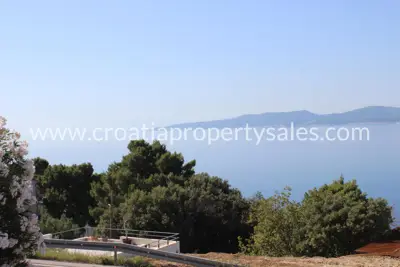 Wohnung 58 m², Omiš - Balkon 14 m² und Parkplatz - 8