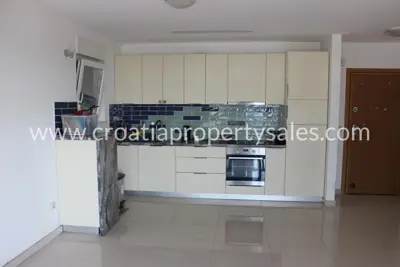 Wohnung 58 m², Omiš - Balkon 14 m² und Parkplatz - 4