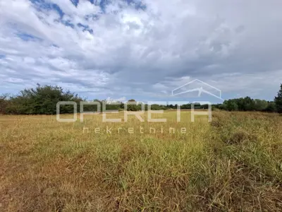 Land 8,650 m², Krmed - building and agricultural land - 3